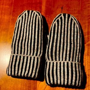 Lululemon Knit Mittens
